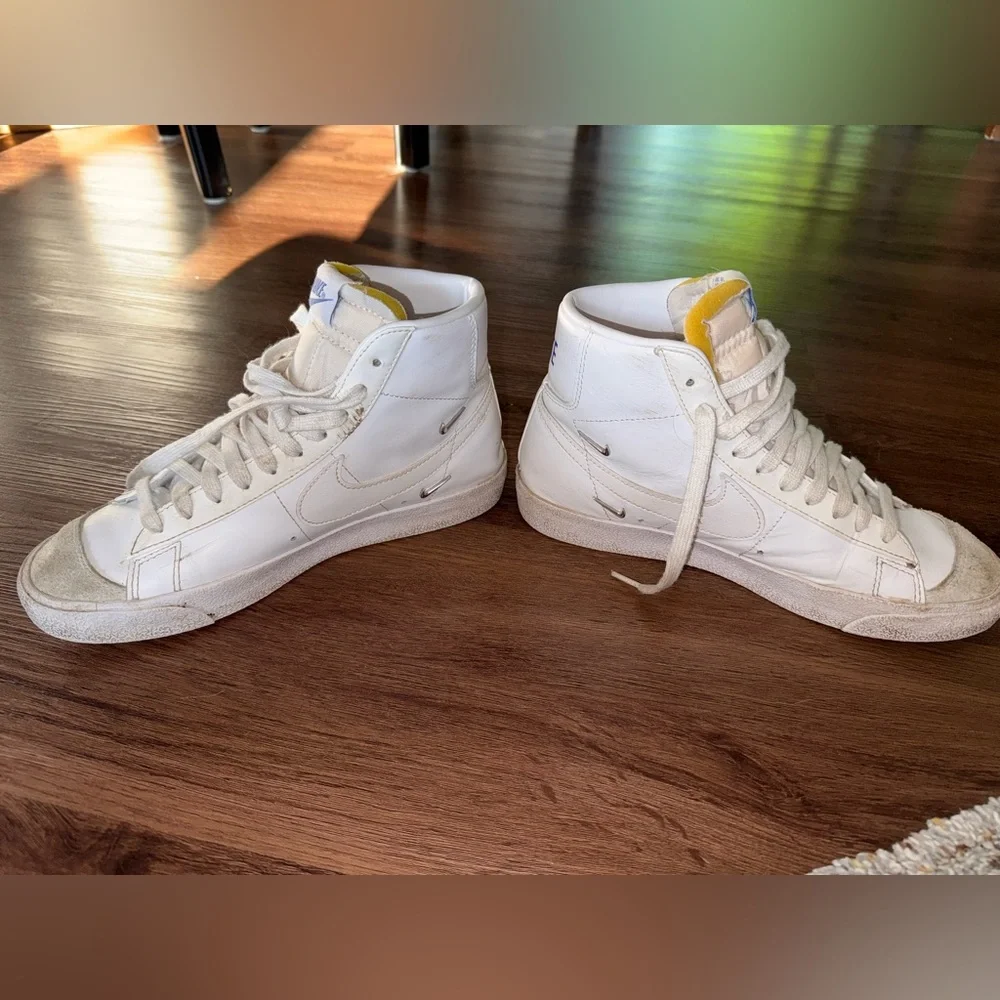 Nike Blazer Mid ‘77 SE ‘Sisterhood - White Metallic Silver, Womens Size 8